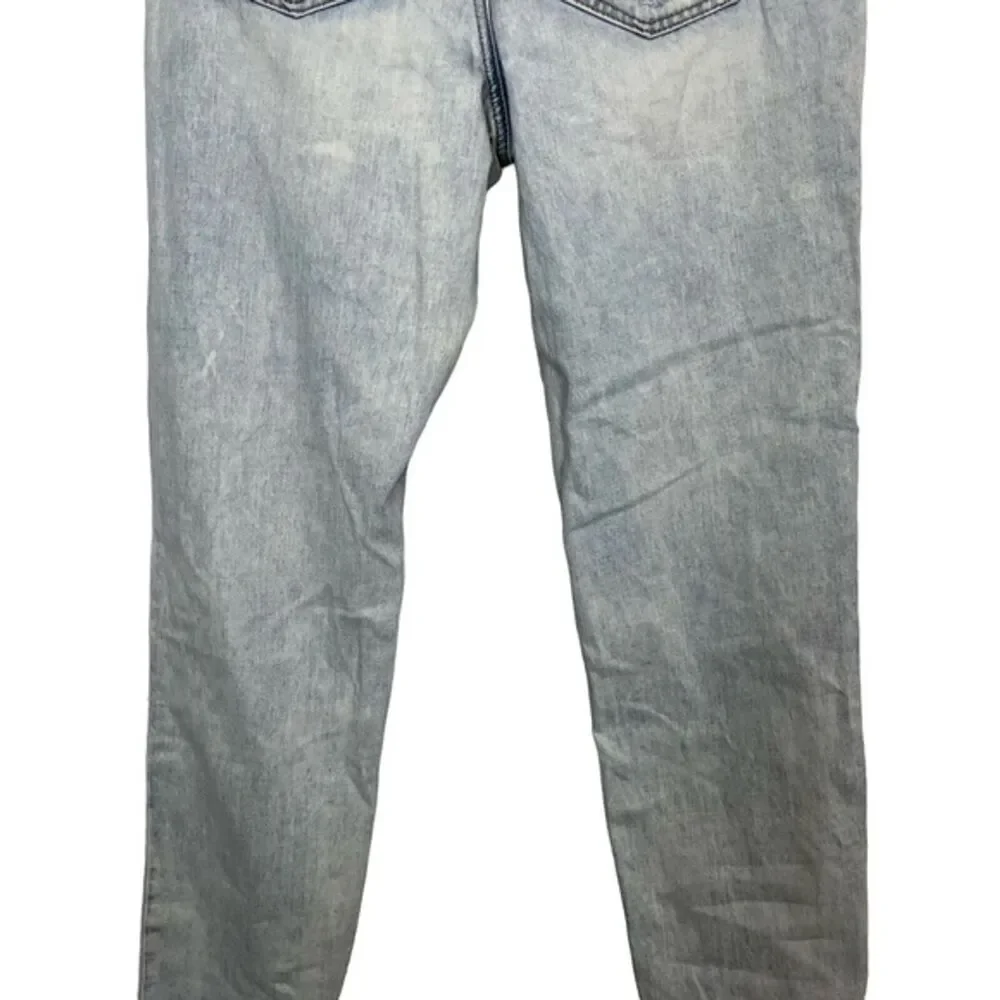 AMERICAN EAGLE MOM JEAN High Rise Distressed Light Blue Wash Raw Hem Jeans sz 4